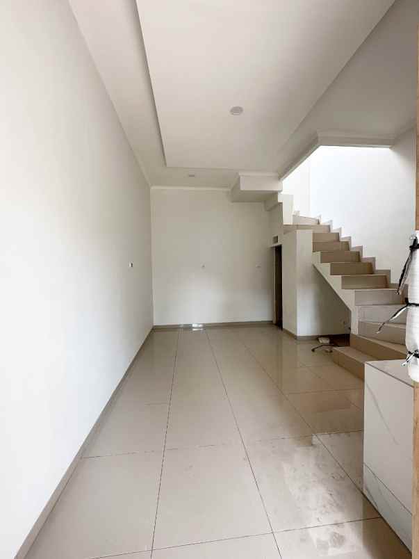 rumah modern minimalis di ciracas jakarta timur