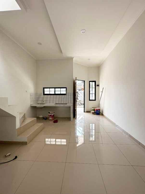 rumah modern minimalis di ciracas jakarta timur
