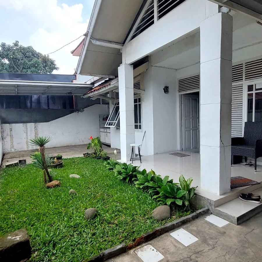 rumah nyaman dan asri luas di logam buah batu bandung