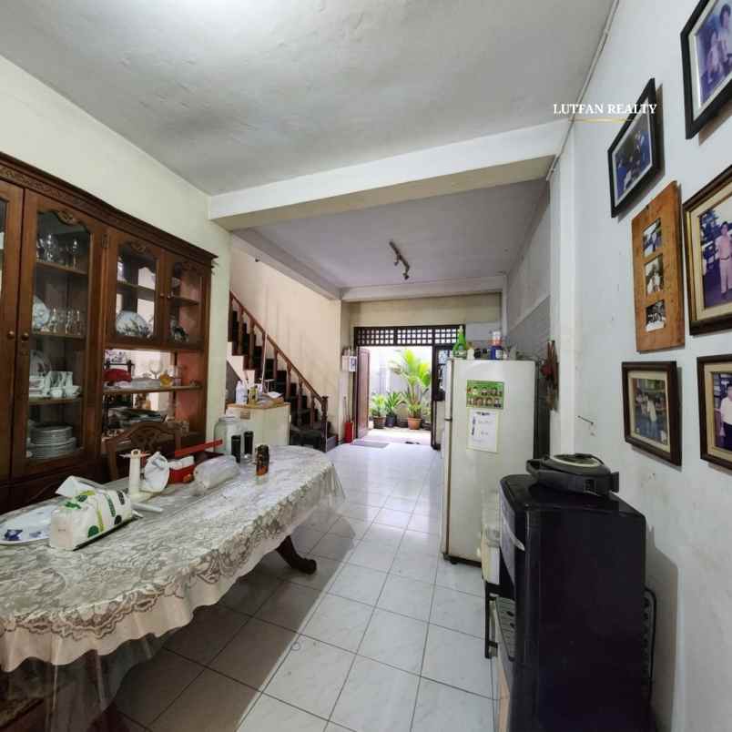 rumah secondary dalam komplek pondok gede