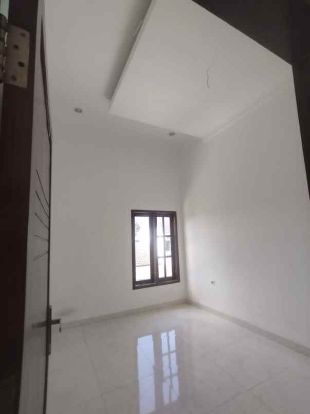 rumah siap huni 2 lantai lokasi merjosari