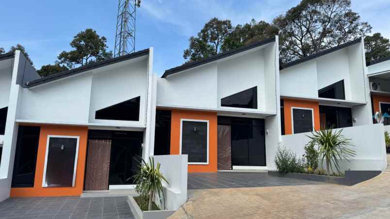 rumah siap huni dekat rs hermina di grafika banyumanik