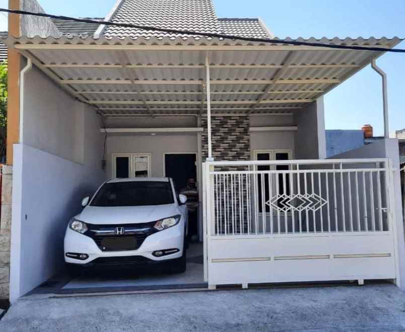 rumah siap huni tambak medokan ayu row 3 mobil