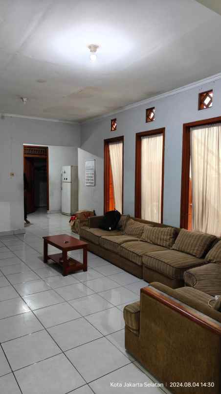 rumah strategis 2 lantai