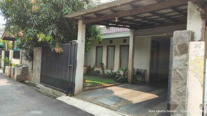 rumah strategis 2 lantai