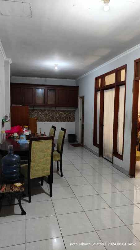 rumah strategis 2 lantai