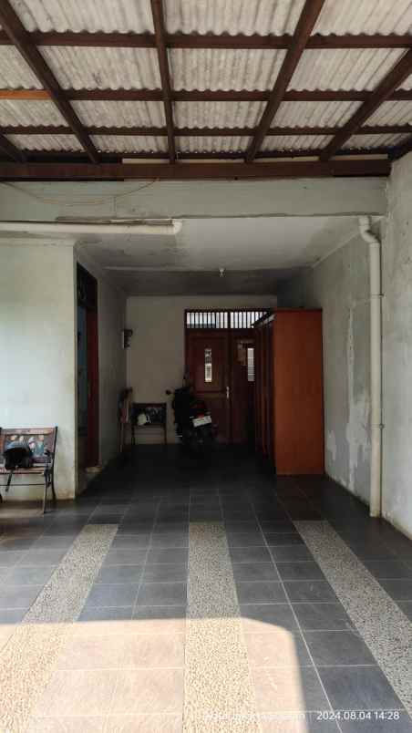 rumah strategis 2 lantai