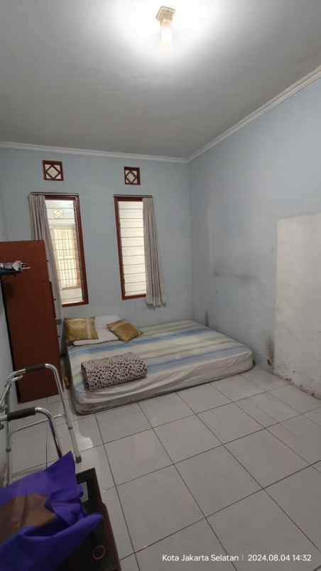 rumah strategis 2 lantai