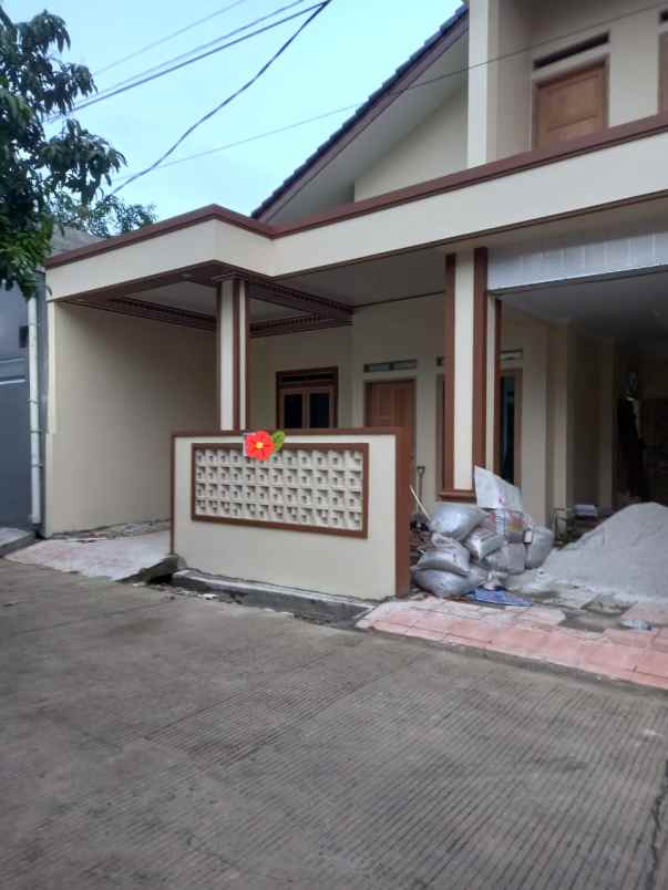 rumah taman agave galaxy bekasi