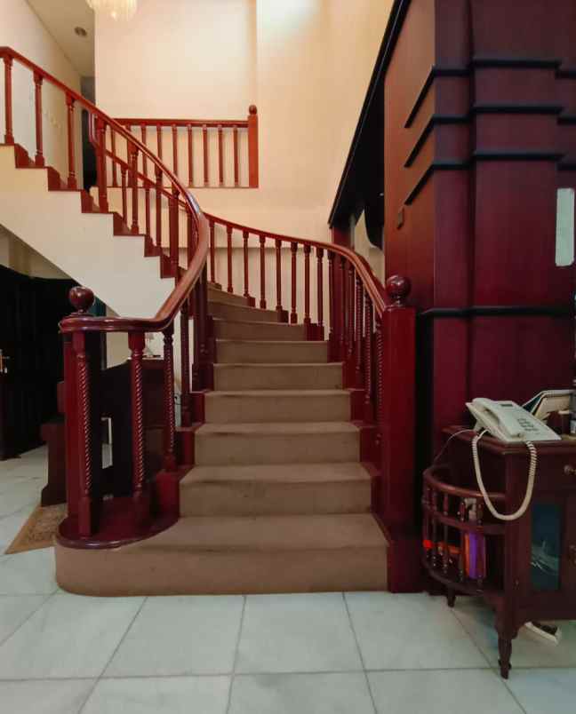 rumah terawat semi furnished di bintaro t