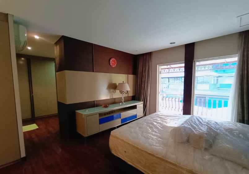 rumah terawat semi furnished di bintaro t