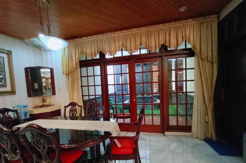 rumah terawat semi furnished di bintaro t