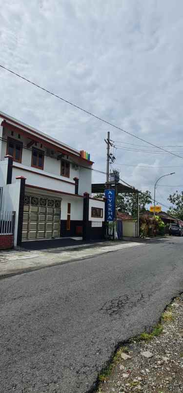 rumah tinggal plus ruang usaha