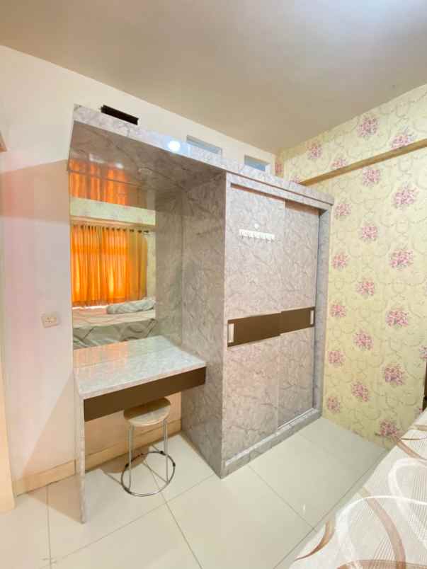 sewa apartemen 2 kamar furnish di green pramuka city