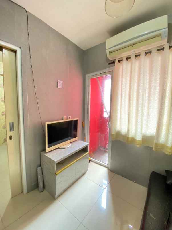 sewa apartemen 2 kamar furnish di green pramuka city