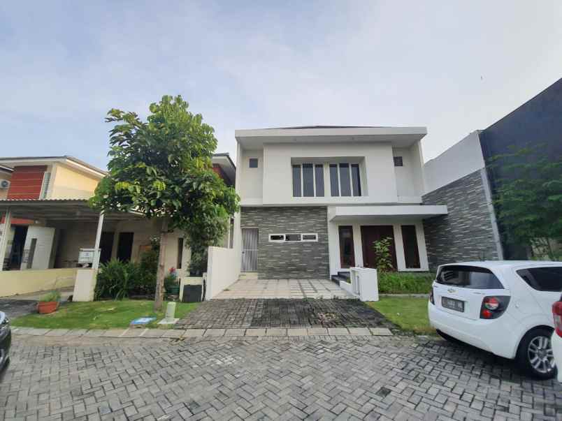 sewa rumah modern kontemporer dian istana surabaya