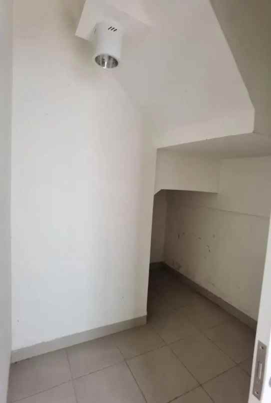 sewa tahunan rumah lavon 2 montana unfurnished 2 ac