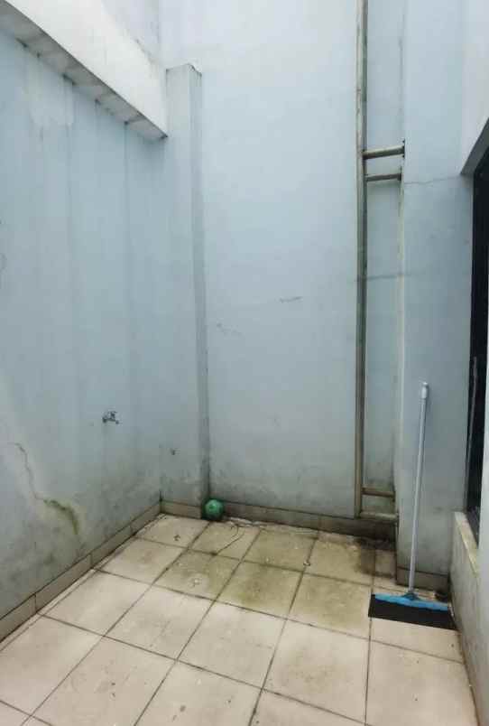 sewa tahunan rumah lavon 2 montana unfurnished 2 ac