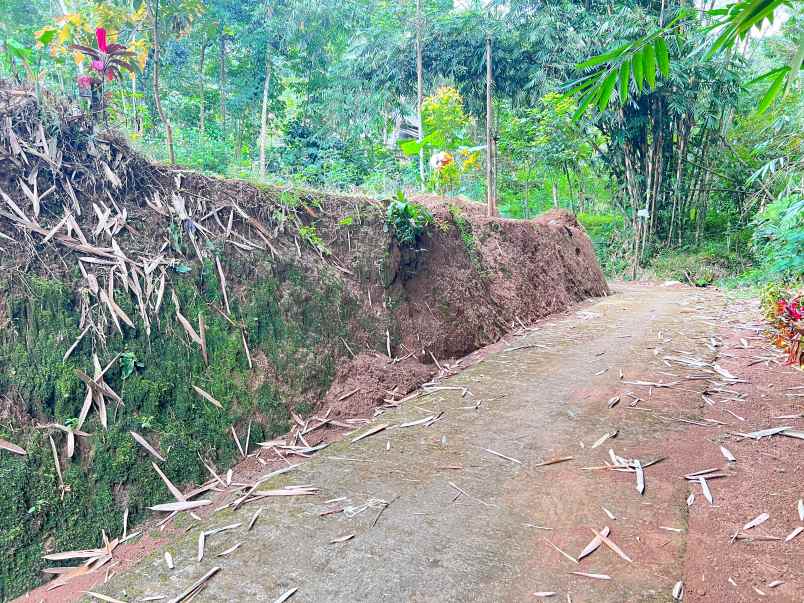 tanah 193m2 datar kawasan wisata kemuning karanganyar