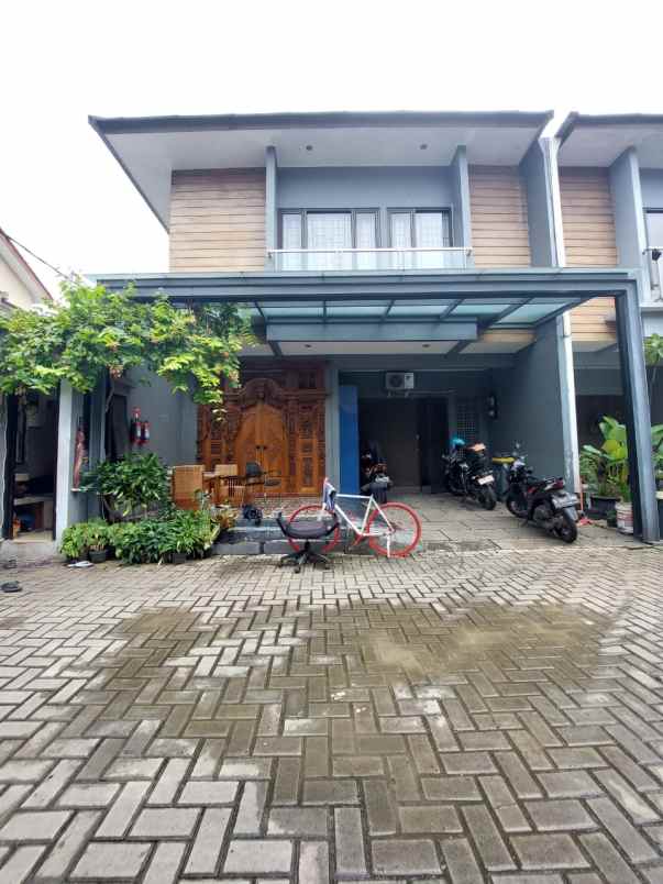 turun harga rumah dalam town house di condet