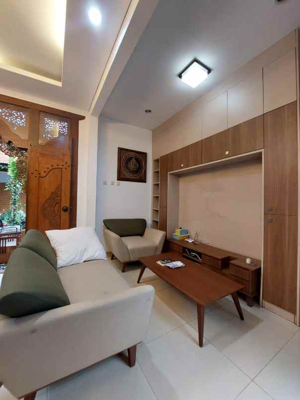 turun harga rumah dalam town house di condet