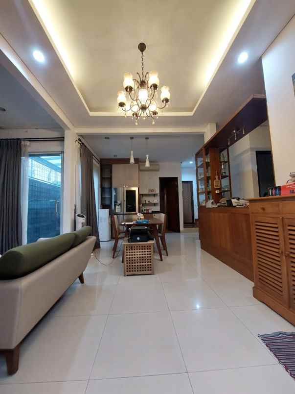 turun harga rumah dalam town house di condet