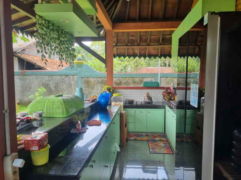 villa cantik tanah luas ada imb di turi