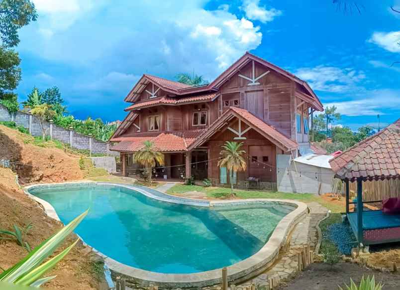 villa kayu cahaya cisarua puncak