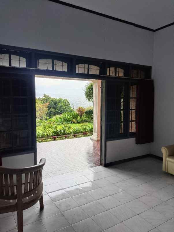 villa puncak dijual dekat istana negara cipanas