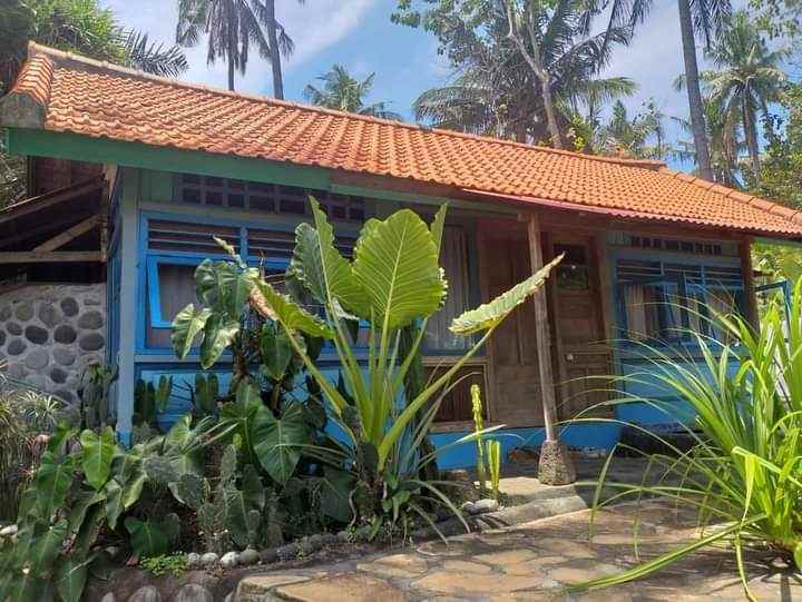 beach front villa for sale in karangasem