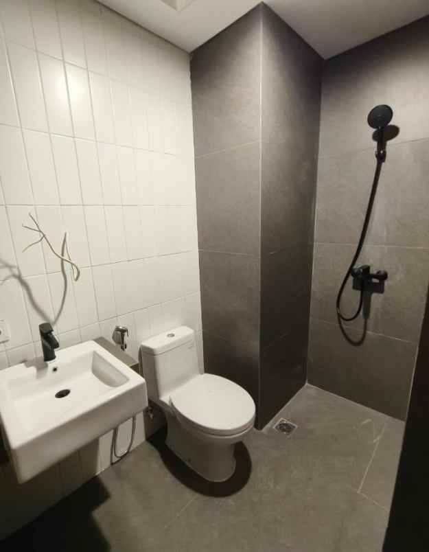 dijual apartemen jalan gagak hitam
