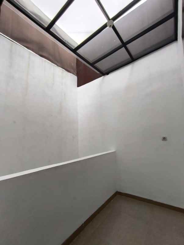 dijual cash rumah siap huni konsep mezzanine