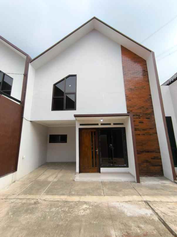 dijual cash rumah siap huni konsep mezzanine