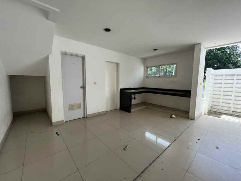 dijual cepat rumah bagus 3 lantai golf residence