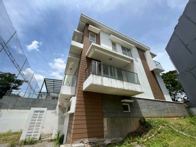 dijual cepat rumah bagus 3 lantai golf residence