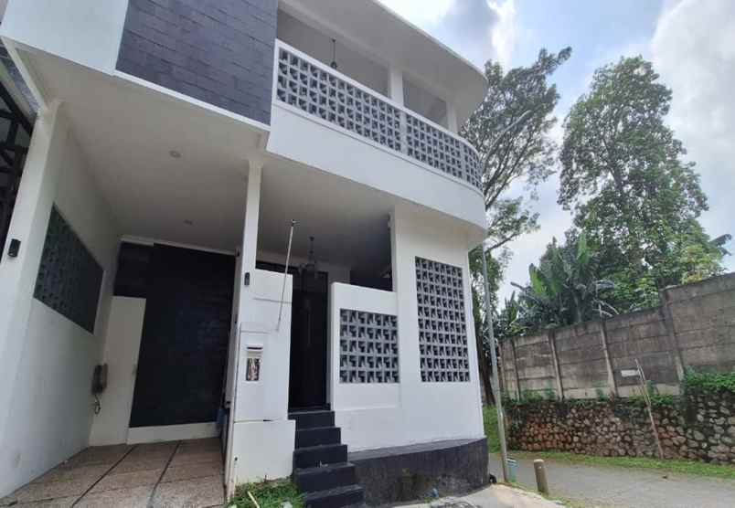 dijual cepat rumah hook 2 lt strategis di bintaro