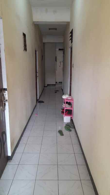 dijual kost radio dalam