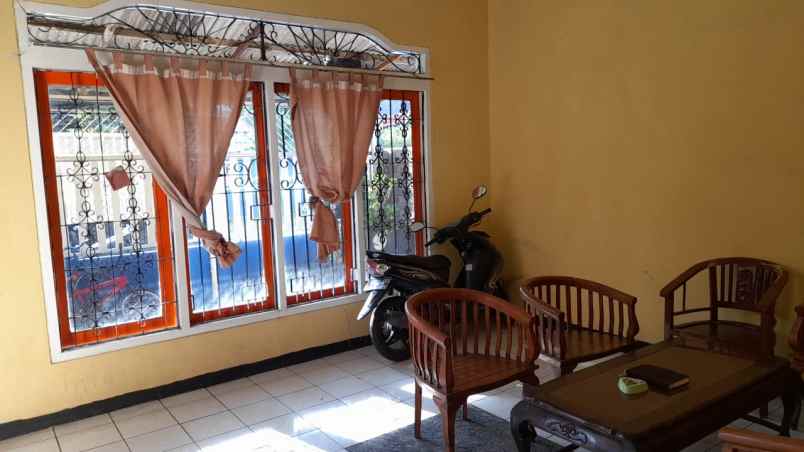 dijual kost radio dalam