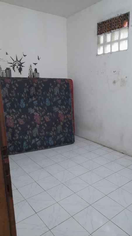 dijual kost radio dalam