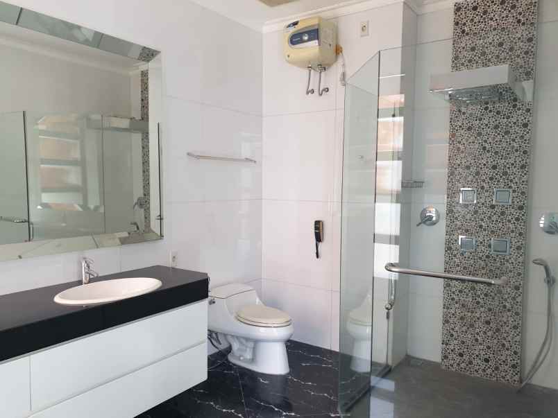 dijual ruko gudang kantor jl bouelavard famili utara