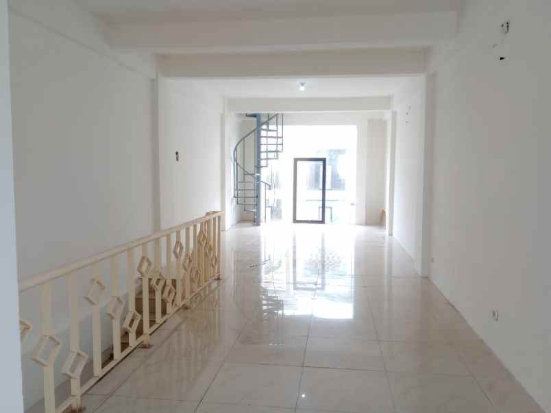 dijual ruko siap usaha di depok lt 80m lb 180m