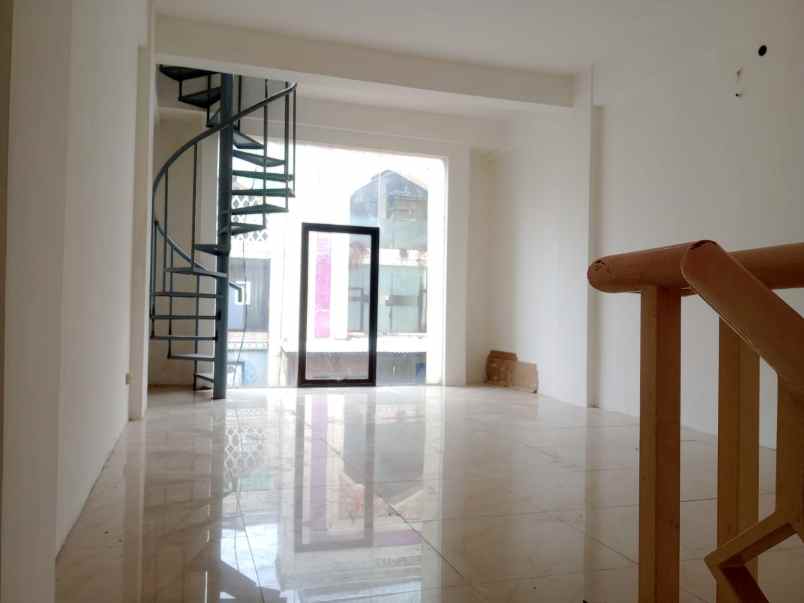 dijual ruko siap usaha di depok lt 80m lb 180m