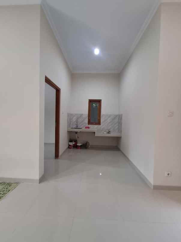 dijual rumah 1 km pemda sleman