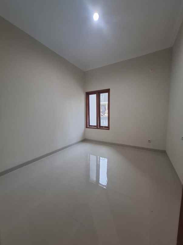 dijual rumah 1 km pemda sleman