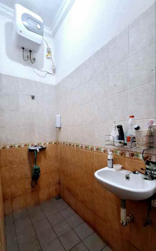 dijual rumah 123 jln boulevard grand