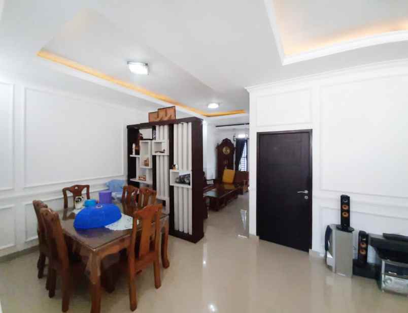 dijual rumah 2 lantai di bukit baru palembang