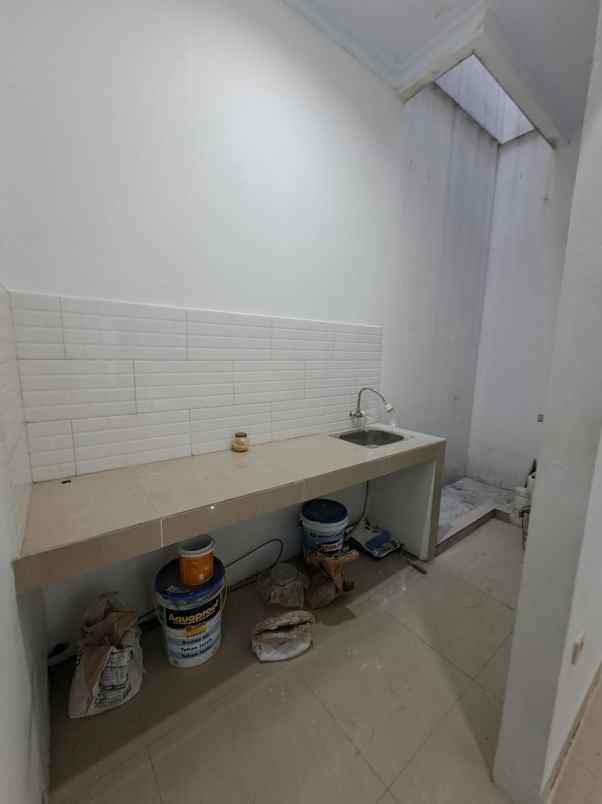 dijual rumah 2 lantai di kahfi cipedak jagakarsa