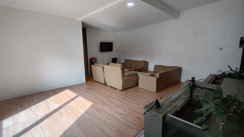 dijual rumah 2 lantai di perumahan mangliawan malang