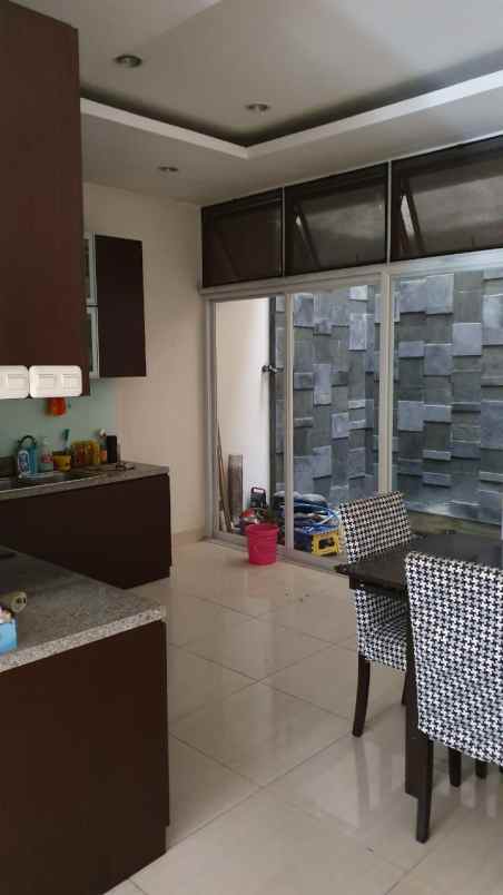 dijual rumah 2 lantai unit bagus kelapa gading