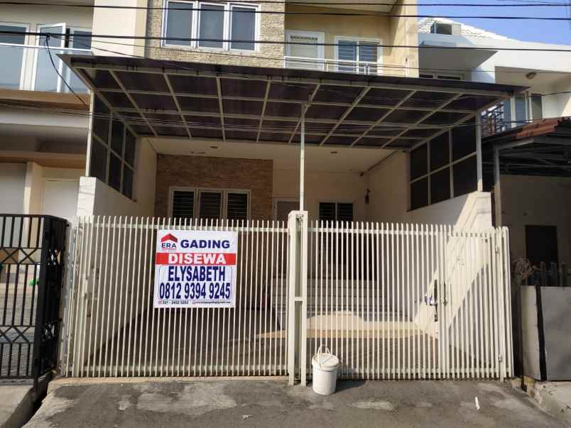 dijual rumah 2 lantai unit bagus kelapa gading